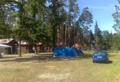 Pohled na kemp - stany